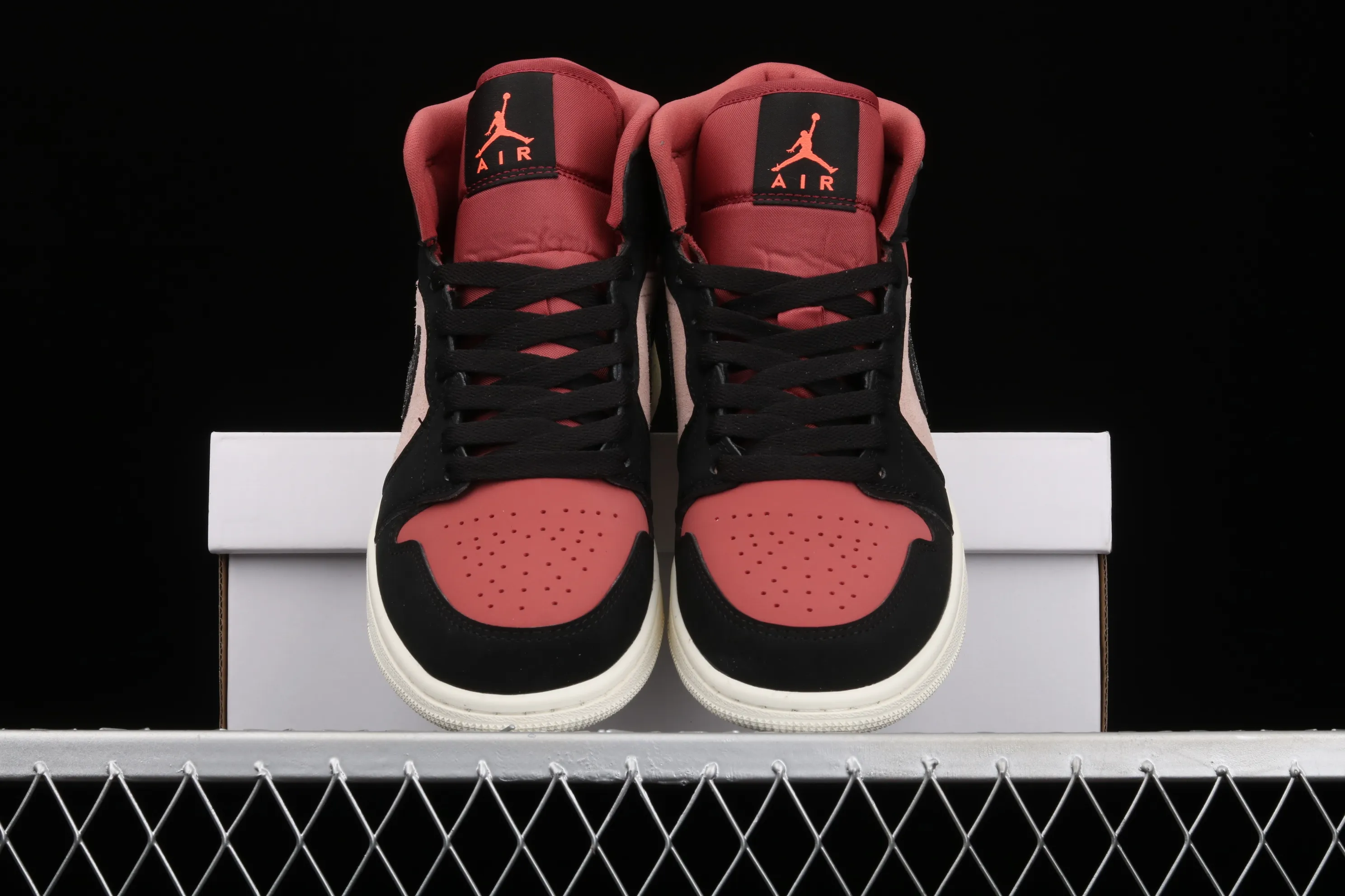 All categories Air Jordan Jordan series basketball shoes Air Jordan 1 Mid G version pure original Air Jordan 1 Mid AJ1 Joe 1 red bean milk tea mid-top basketball shoes BQ6472-202